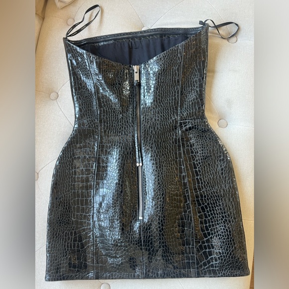 Stunning structured leather dress - Picture 5 of 5